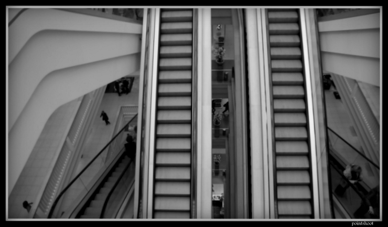 Im Kaufhaus (Rolltreppen)