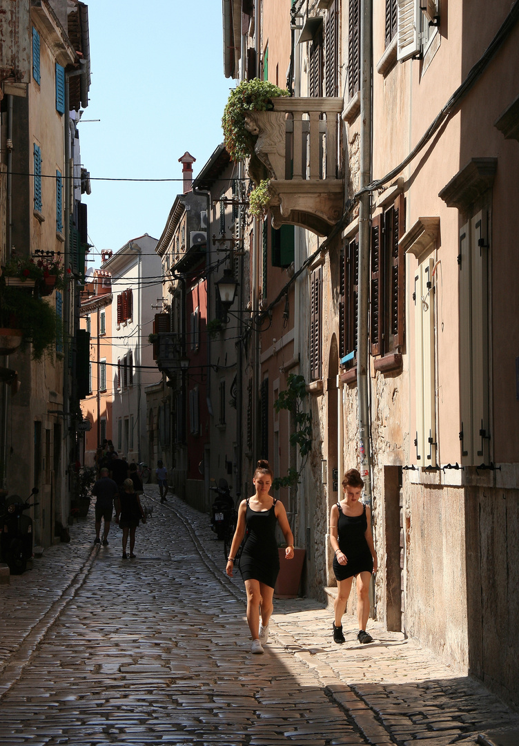 Im kleinen Schwarzen durch die Gassen von Rovinj