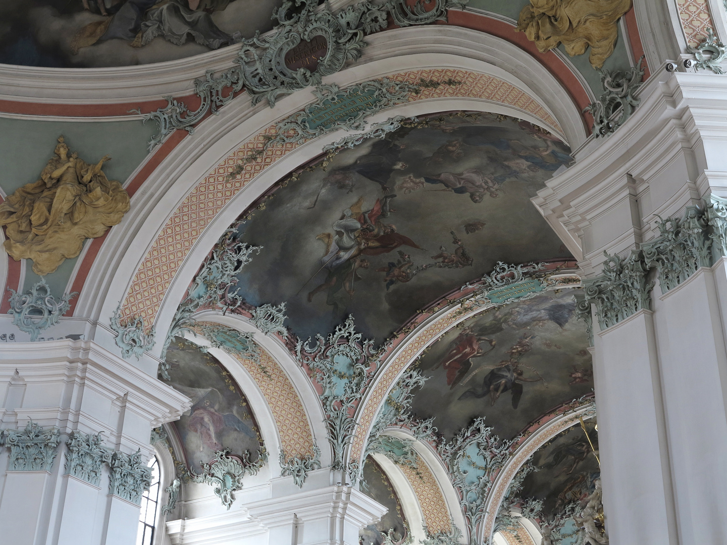 im Kloster St. Gallen... dekorative Bögen