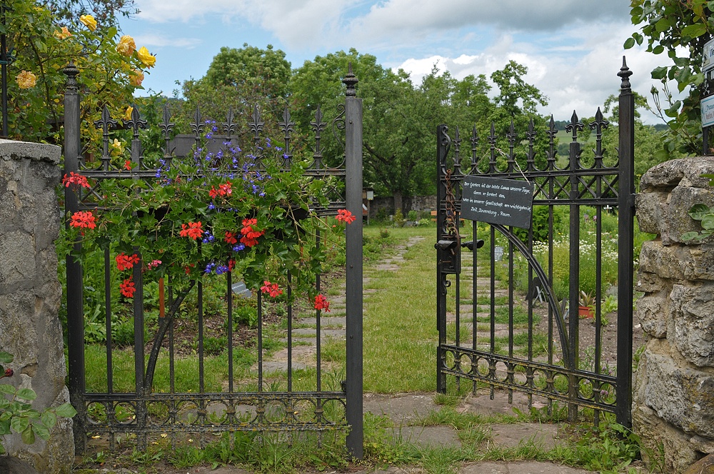 Im Klostergarten von Zella: Das Tor