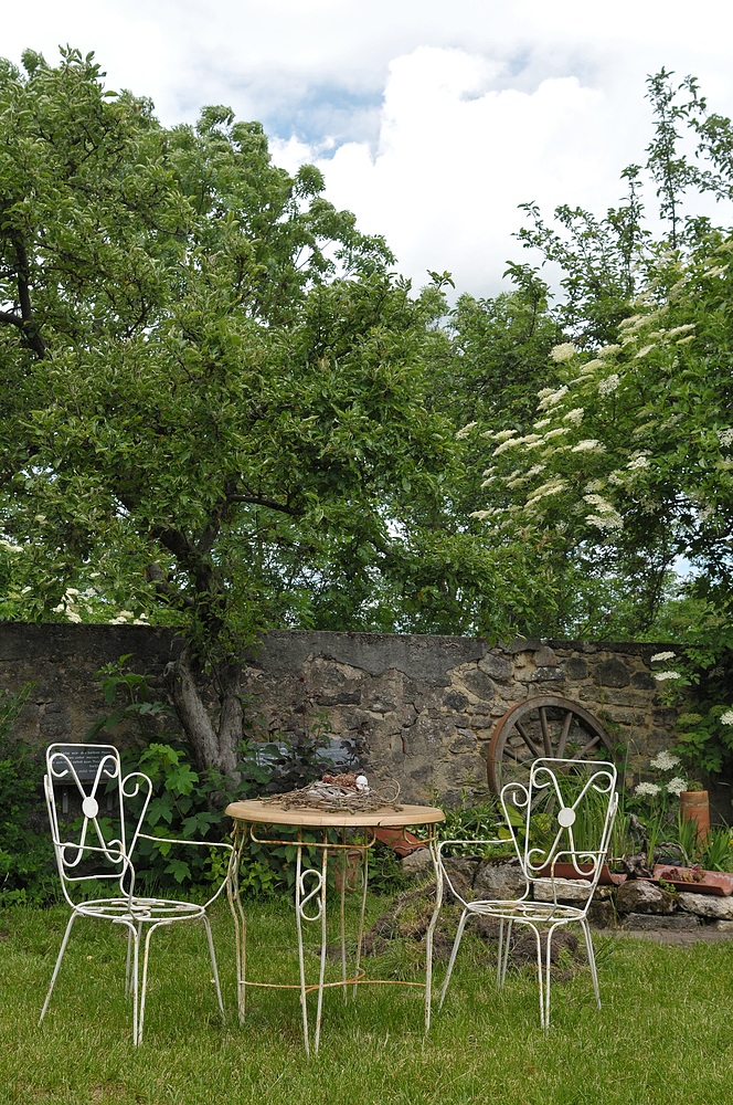 Im Klostergarten von Zella: Rastplatz