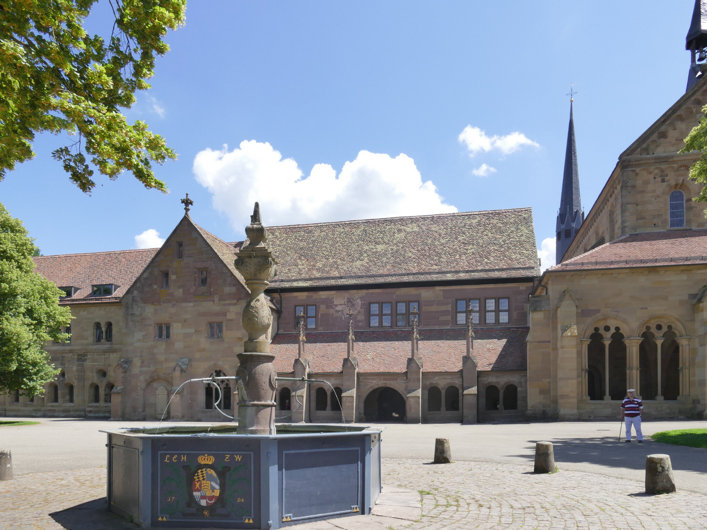 ...im Klosterhof Maulbronn...