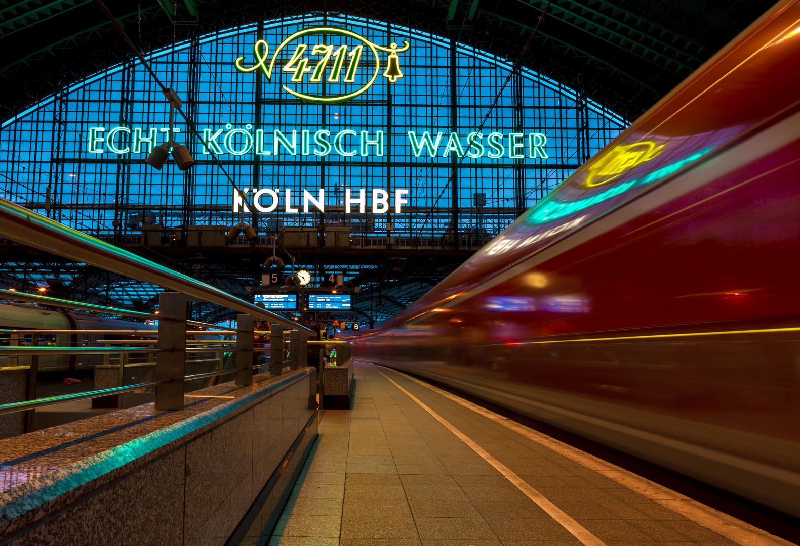 Im Kölner Hauptbahnhof 4711