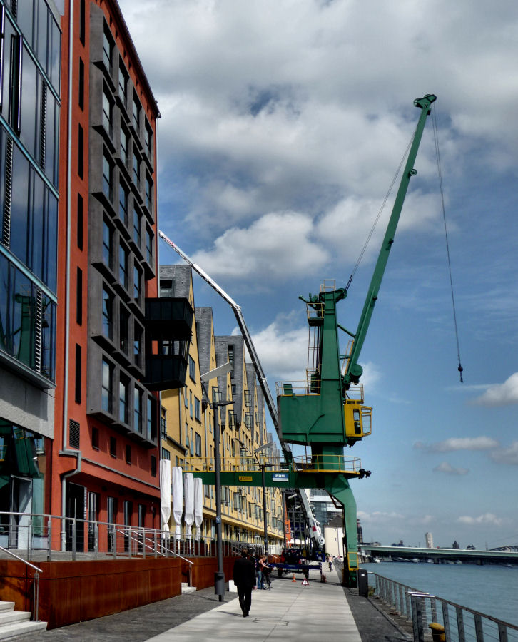 Im Kölner Rheinauhafen