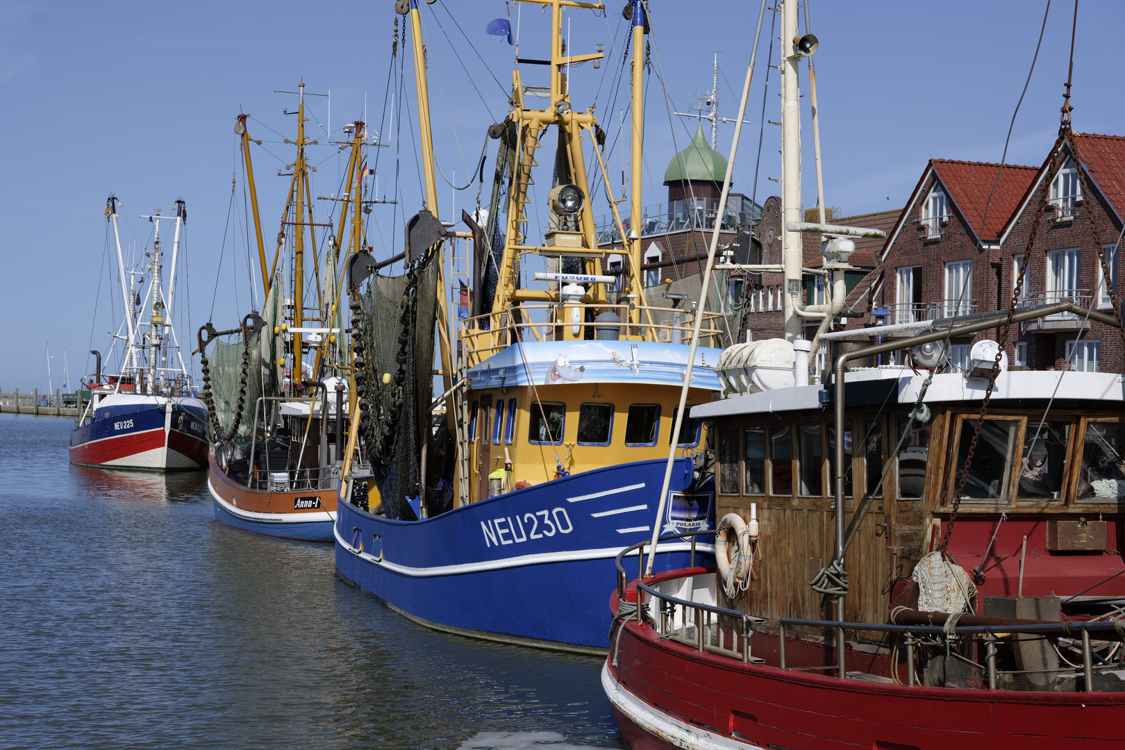 Im Kutterhafen von Neuharlingersiel 