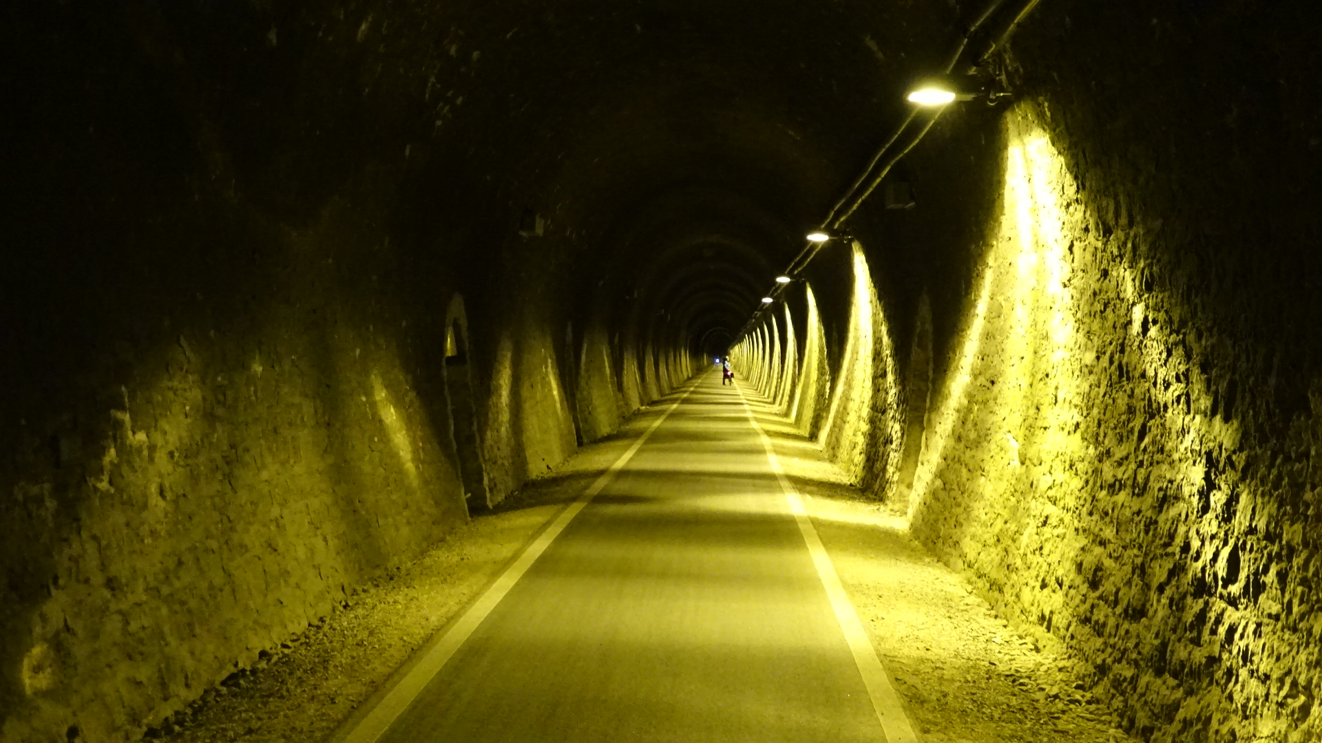 Im längsten Fahrradtunnel Deutschlands