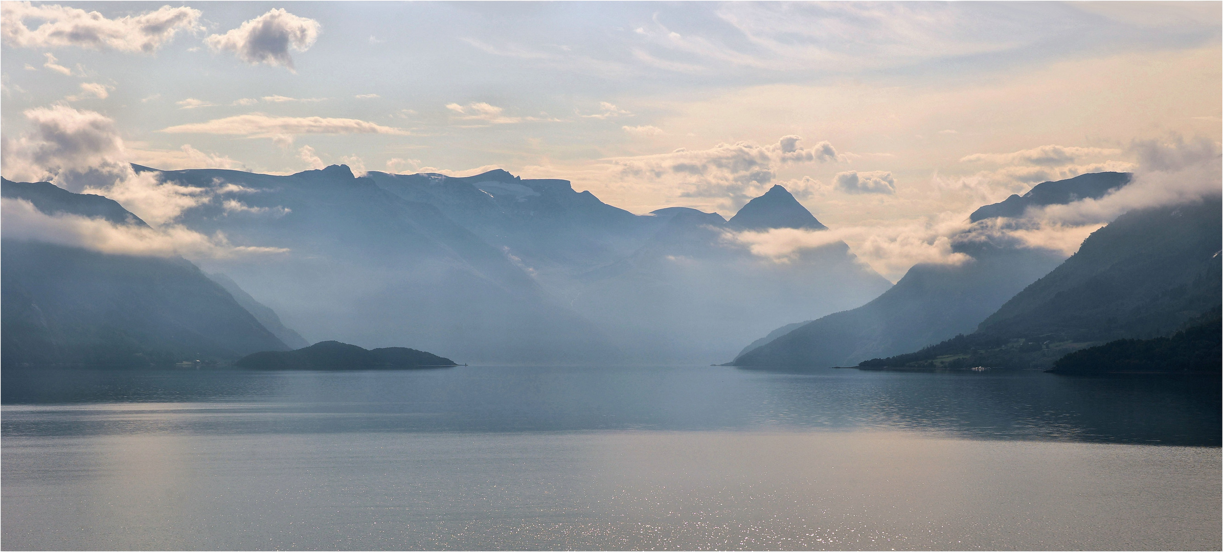 IM LAND DER FJORDE