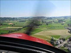 Im Landeanflug auf die Graspiste von Lommis