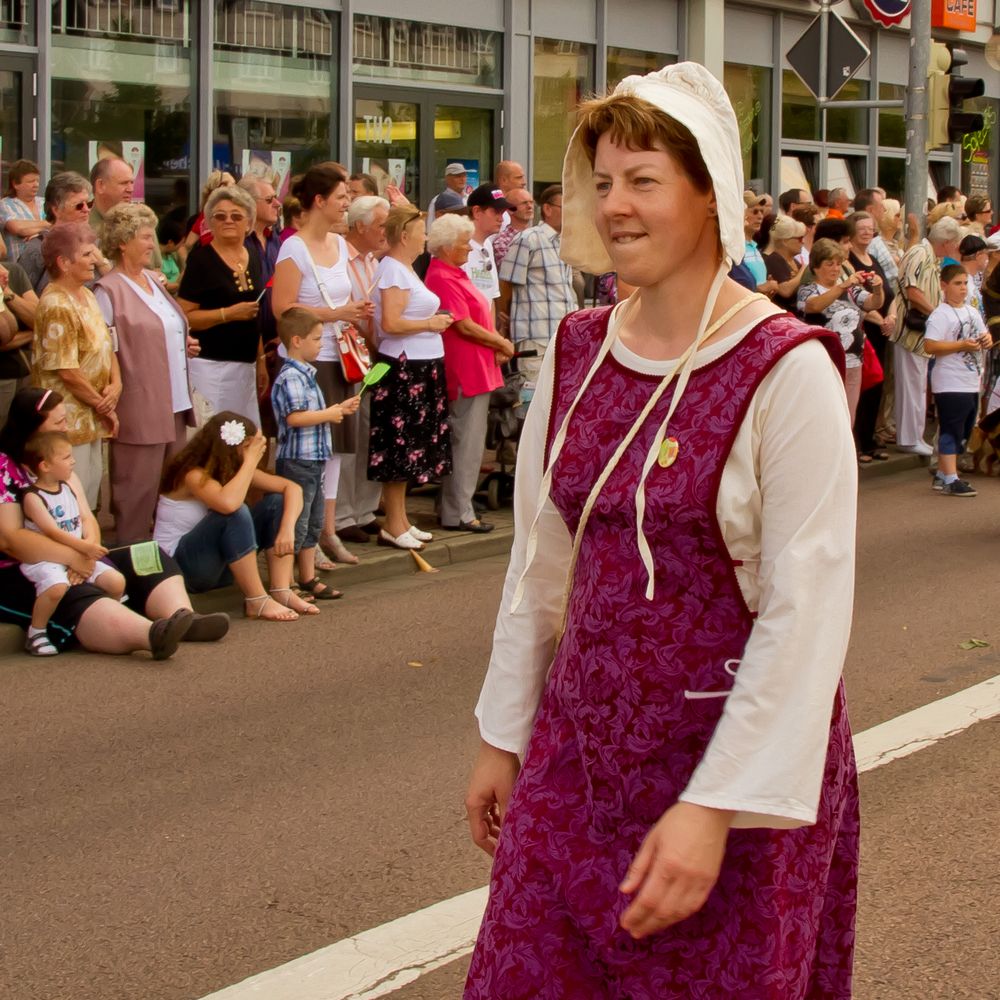 Im langen Festumzug findet man viele sehenswerte Personen