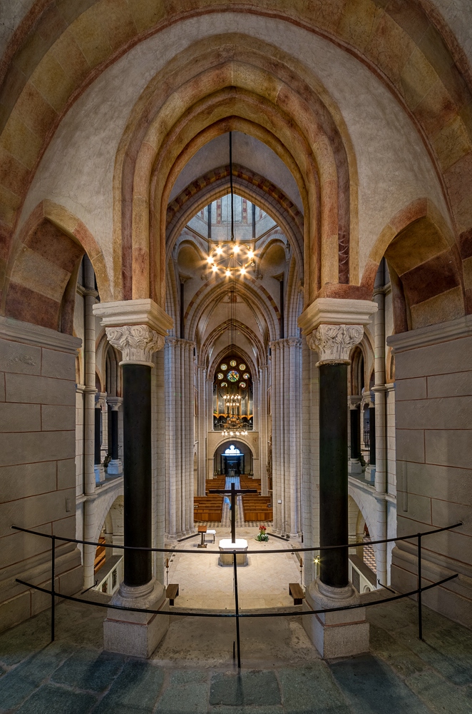 " Im Langhaus nach Westen geschaut " im Limburger Dom