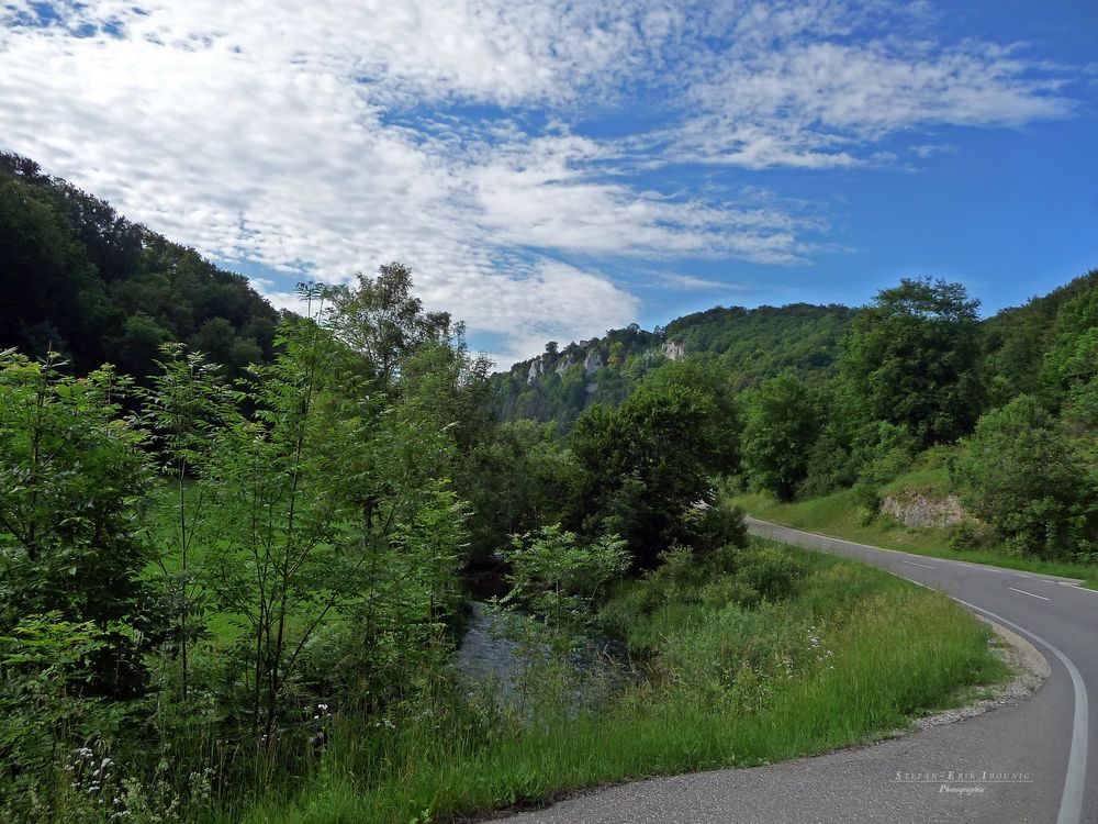 "Im Lautertal - Blick auf die Burg Hohen Gundelfingen 1"