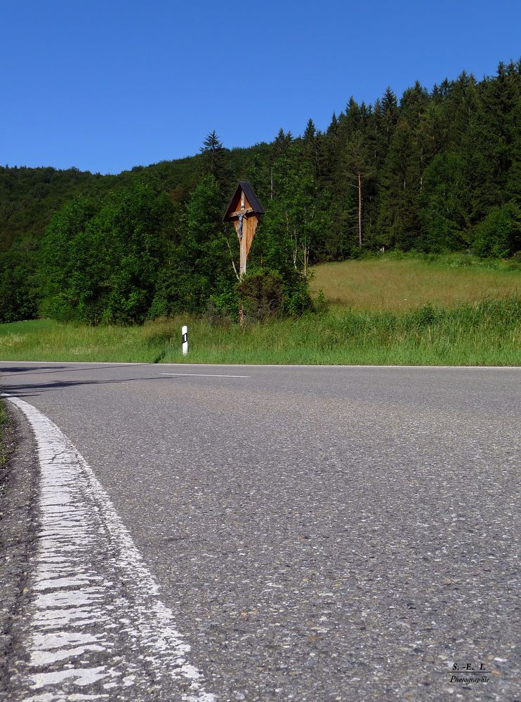 "Im Lautertal- Wegkreuz Indelhausen Extra-Version"