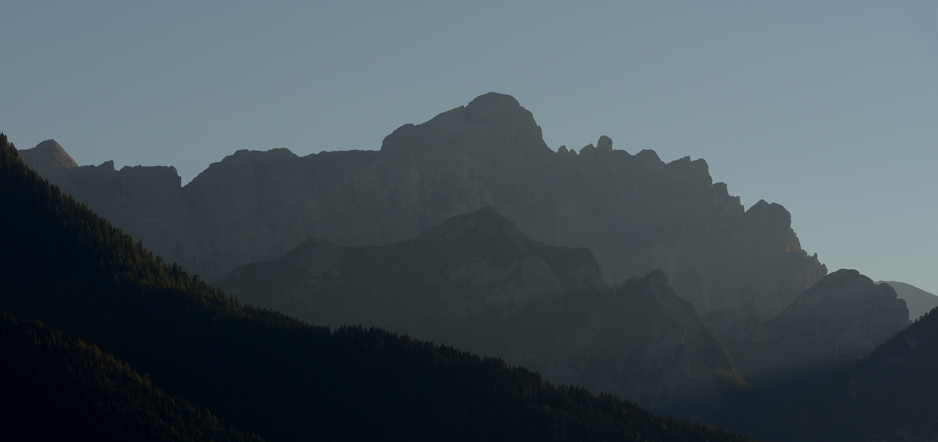 Im letzten Abendlicht zeigt sich der Dürrenstein von seiner Nordseite., 