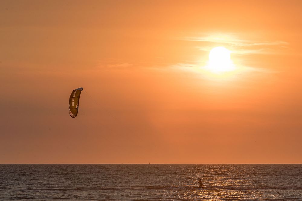 Im letzten Licht den Wind ausnutzen