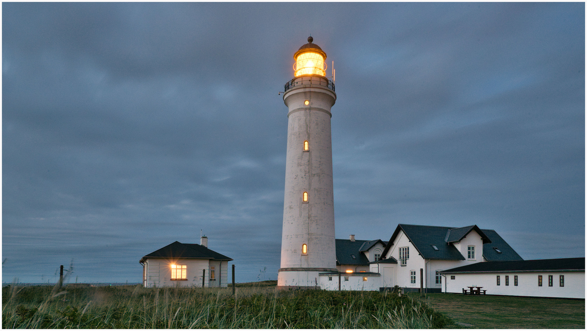 im Leuchtturm brennt noch Licht