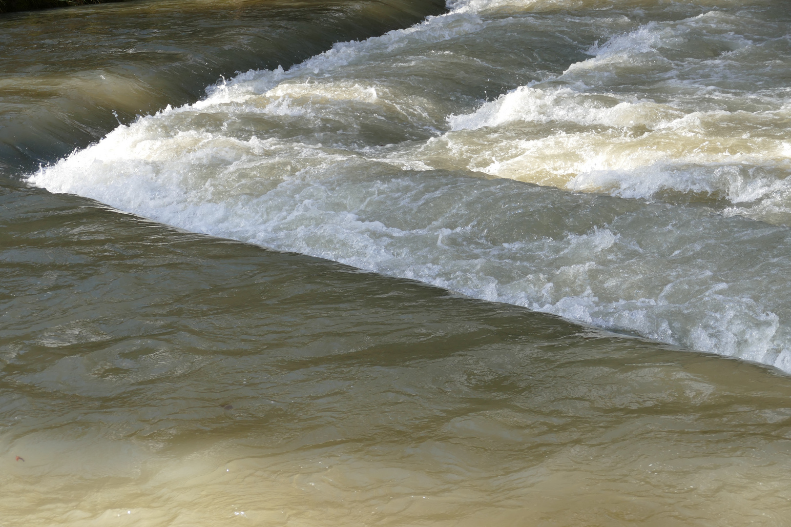 im liegenden "V" fliessender Fluss