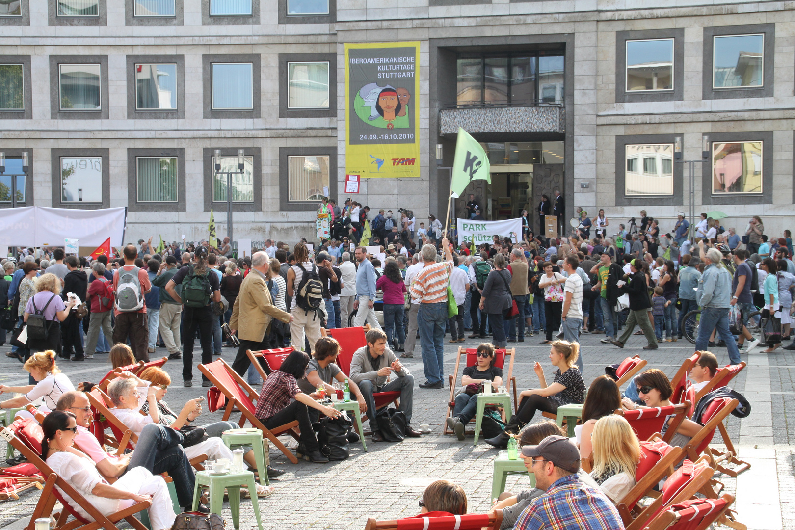 im Liegestuhl UND-oder Stehend eine Meinung bilden !!! Marktplatz Stuttgart K21