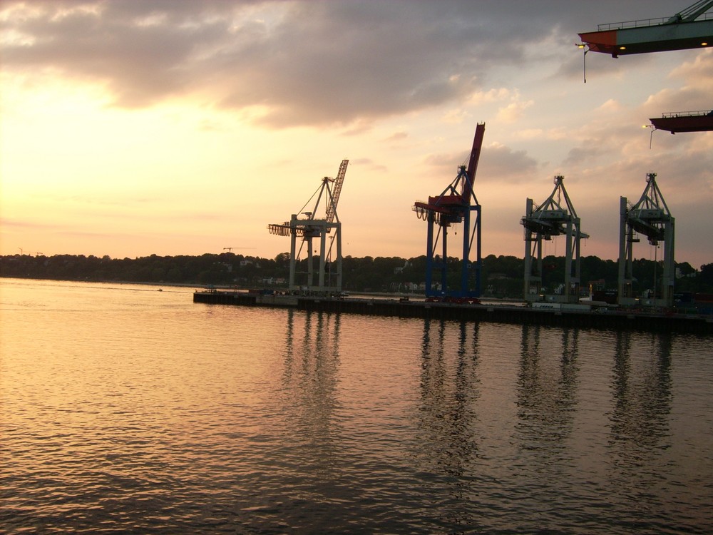 im Mai 07 im Hafen von Hamburg erlebten ...