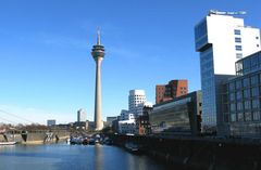 Im Medienhafen zu Düsseldorf /Blick auf den Fernsehturm Feb.2008