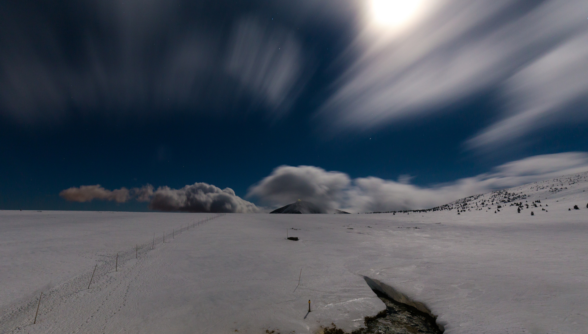 ..im Mondschein und die Wolken jagen sich..