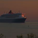 Im Morgendunst ... die Queen Mary 2