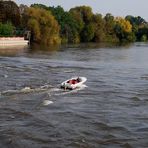 Im Motorboot den Wasserfall hinauf...