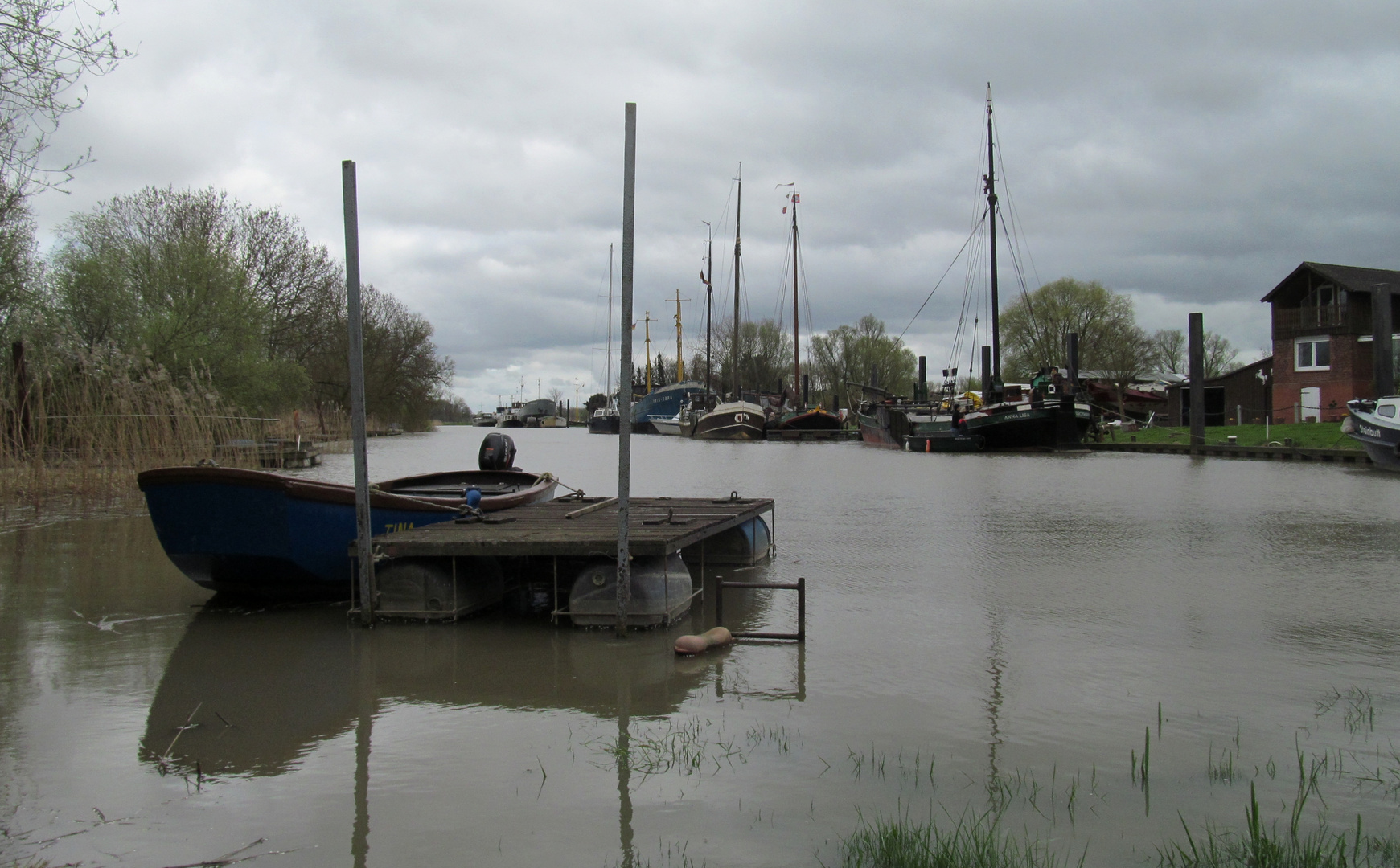 im Museumshafen Wischhafen .....