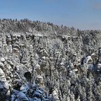 Im Nahbereich und mit der Sonne im Rücken eine schöne Sicht auf die Felsen