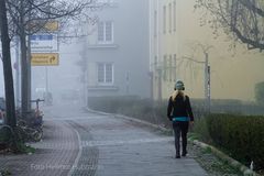 IM NEBEL ALLEIN. OSTERSPAZIERGANG.