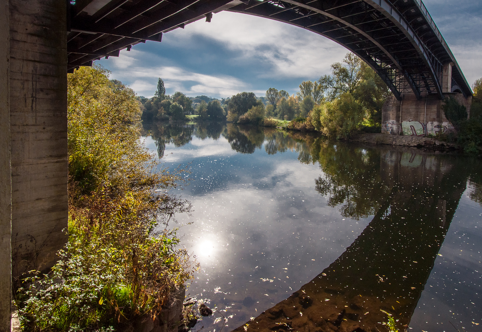 im Neckar gespiegelt