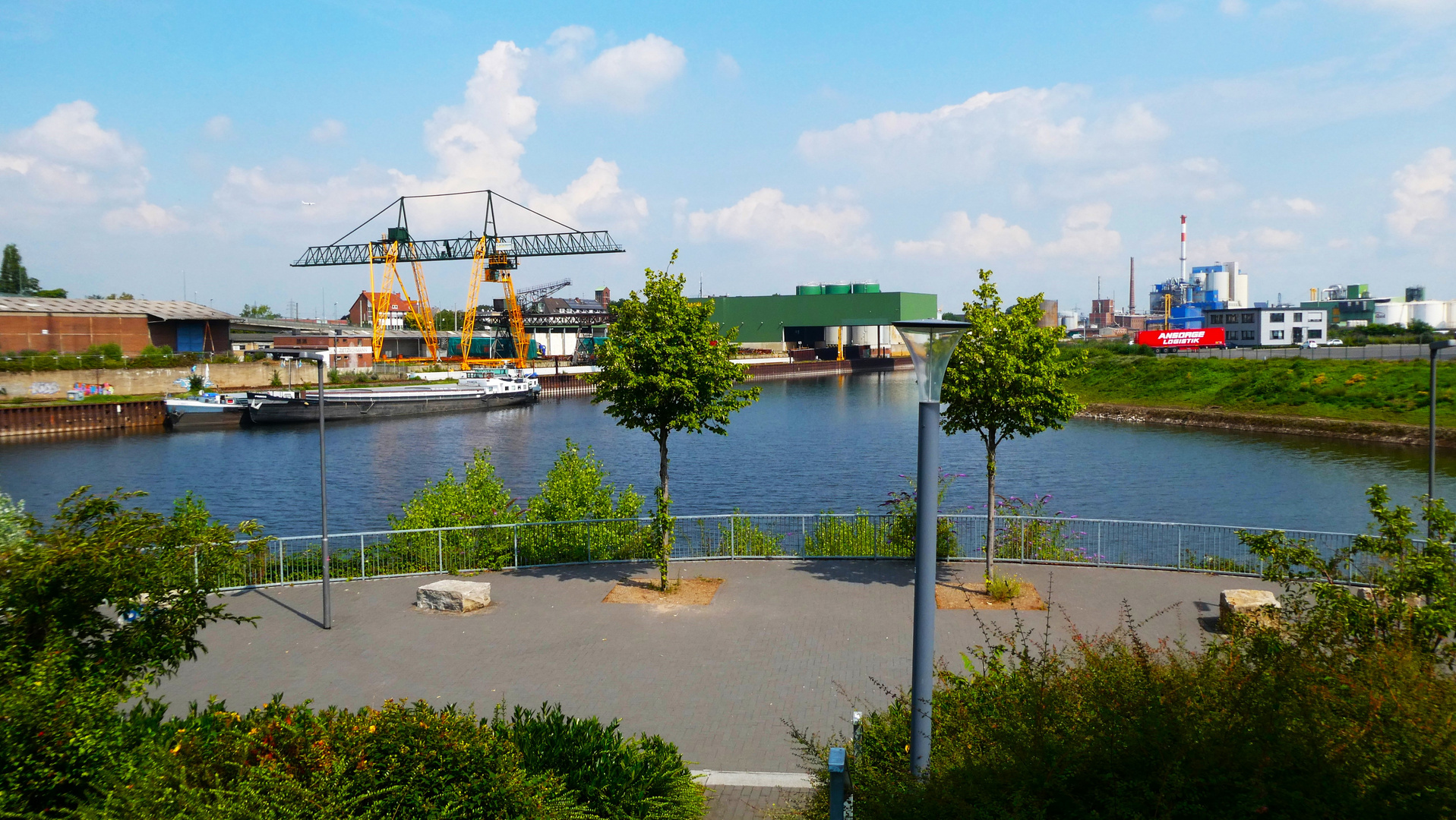 Im Neusser Hafen