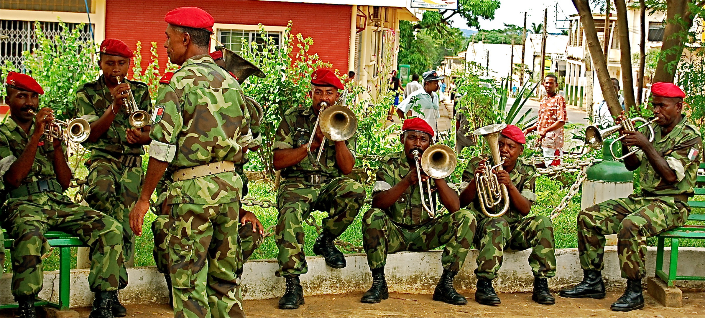 Im Norden von Madagaskar: Militärband - nicht gerade schön, aber laut....