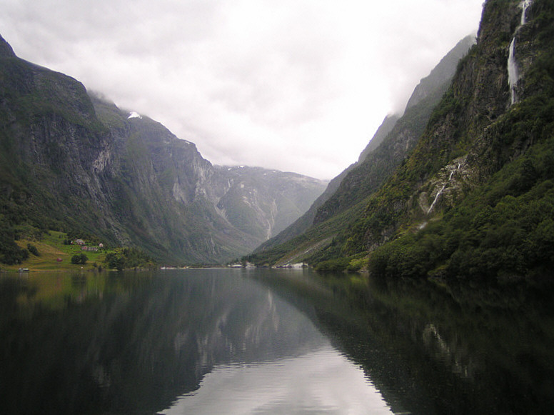 Im Nærøy- Fjord/Nebenarm des Sognefjords.