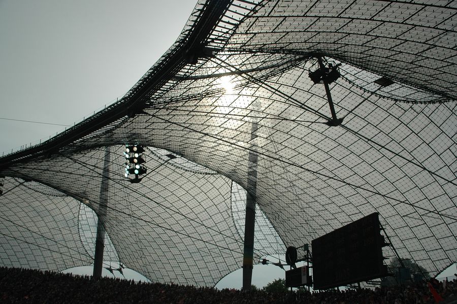 im Olympiastadion geht langsam das Fußballlicht aus...