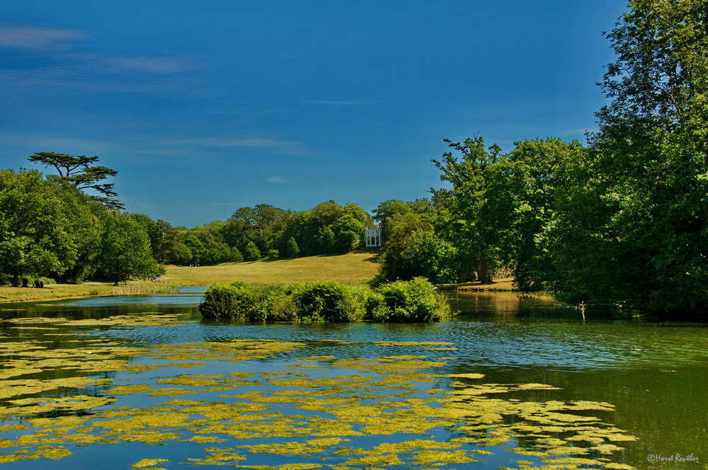 Im Painshill Gardens / England