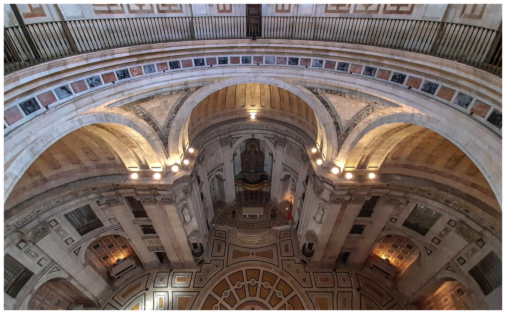 Im Pantheon von Lissabon - 2