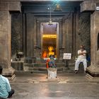 Im Pataleshvara Tempel in Pune