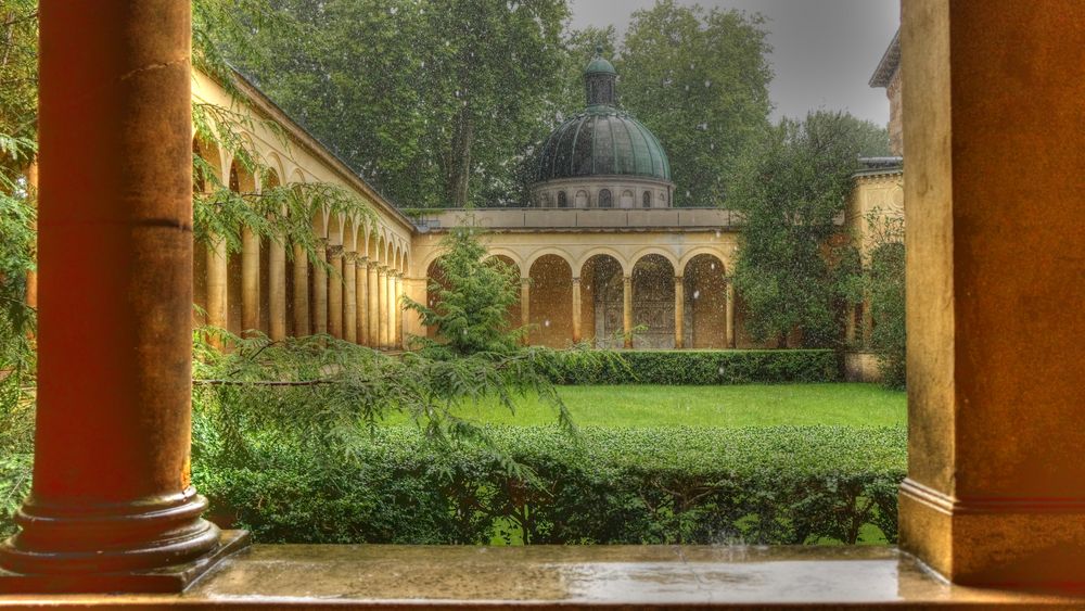 Im Regen an der Friedenskirche in Potsdam