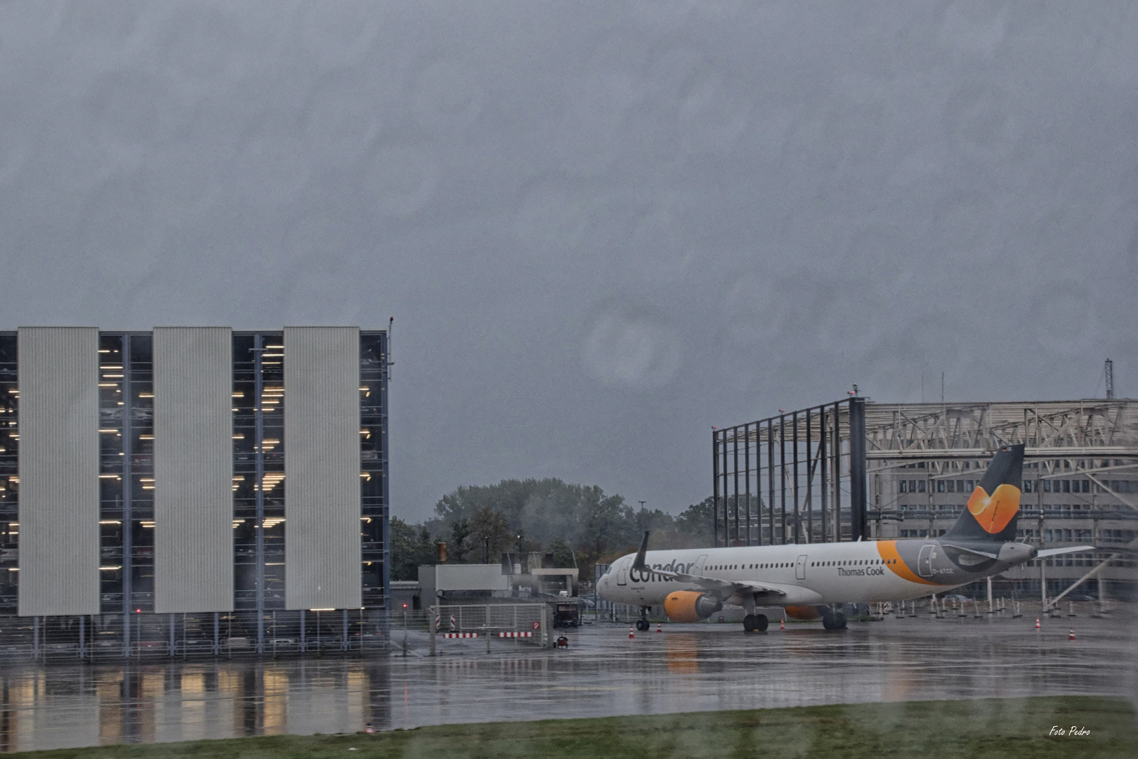 Im Regen stehen gelassen..