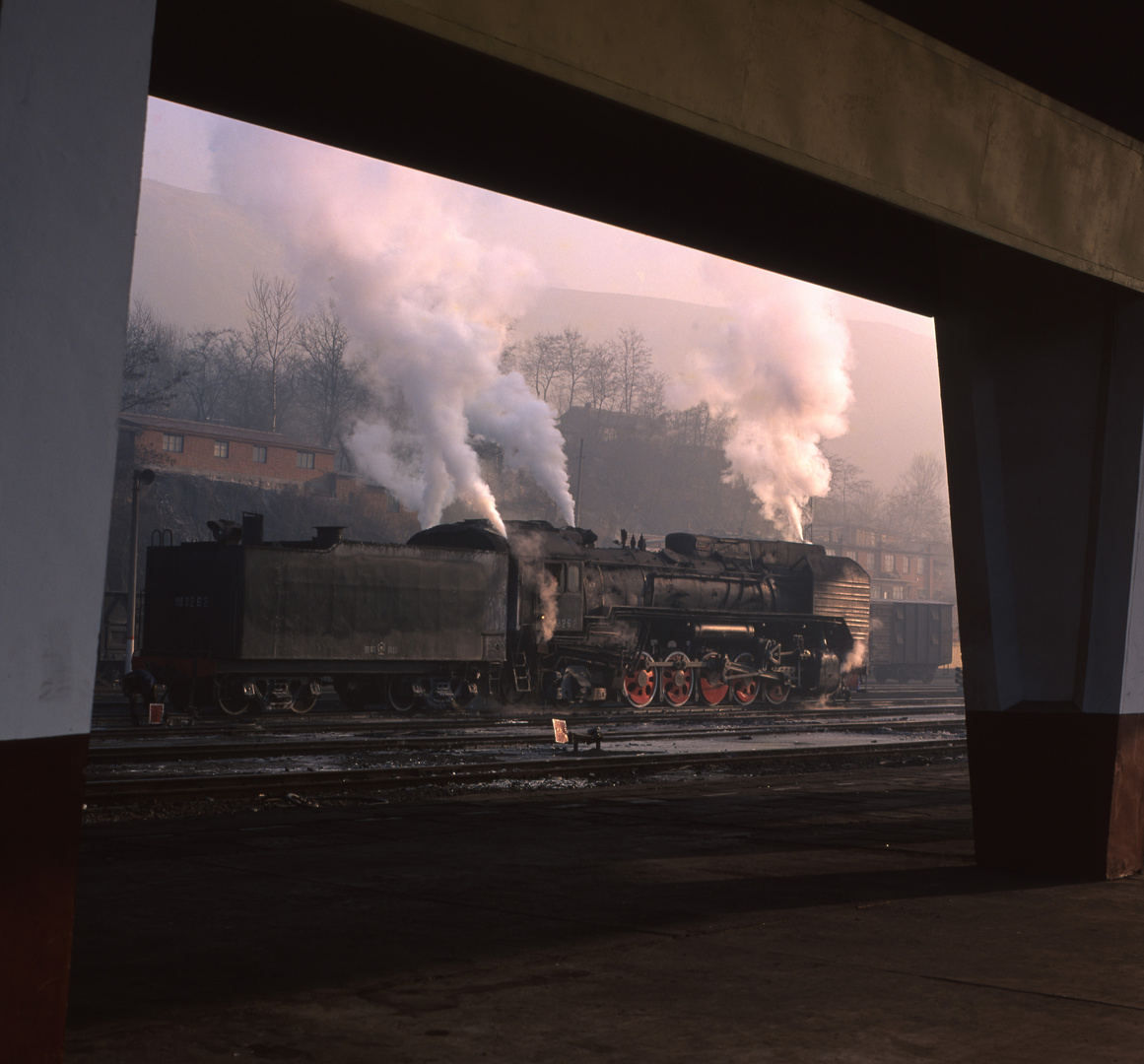 Im Reich der schwarzen Drachen (III): Staatsbahndampf (I) ...