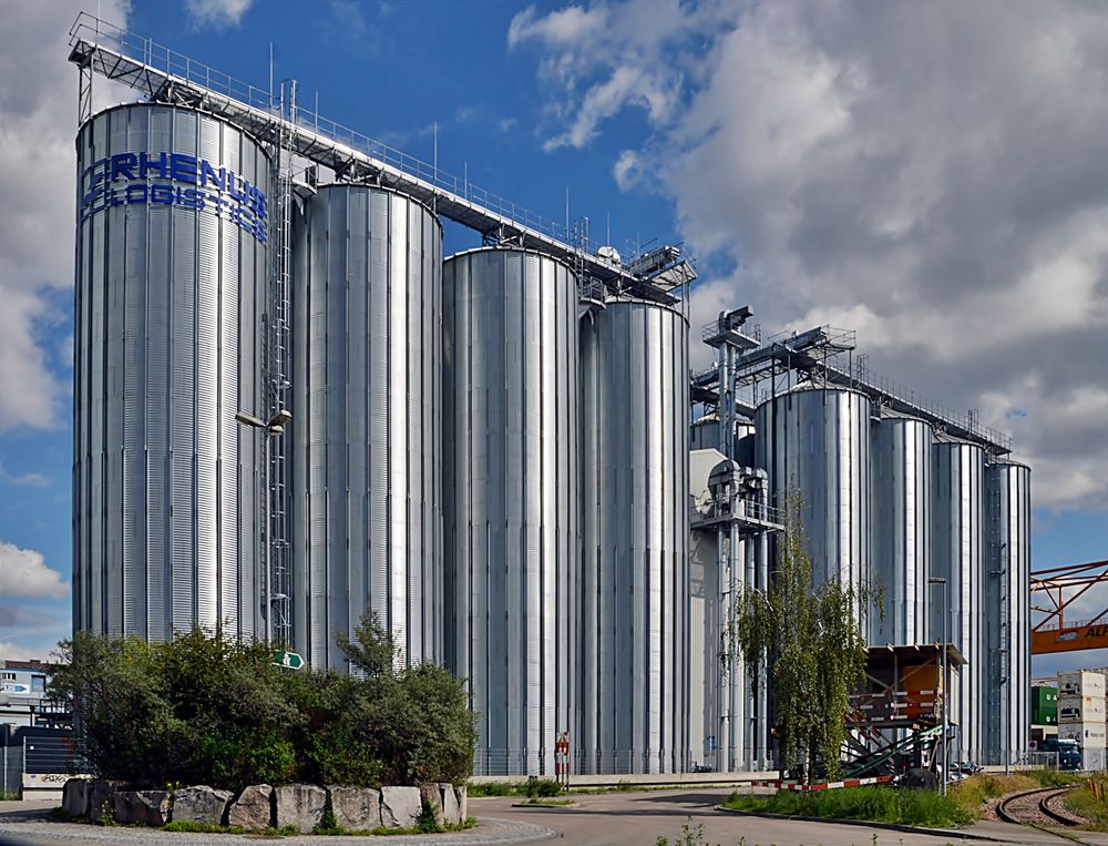 ~~~ im Rheinhafen Basel - Kleinhüningen ~~~