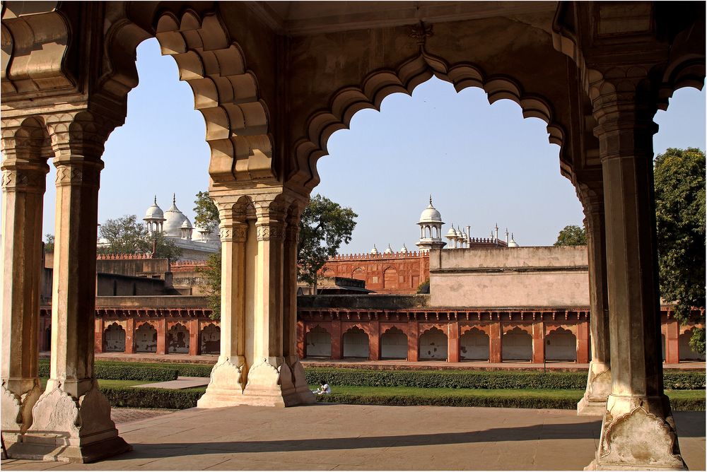 im Roten Fort von Agra, Blick aus der öffentlichen Audienzhalle zur Moschee