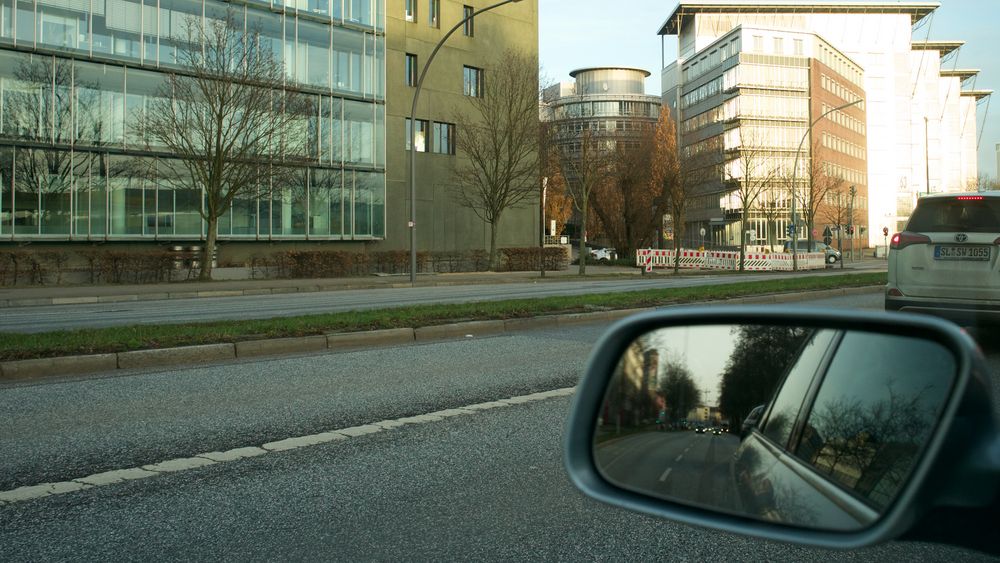 im Rückspiegel Foto & Bild city, street, spezial Bilder auf