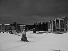 Im russischen Plesetzk - Marktplatz mit Eisskulptur