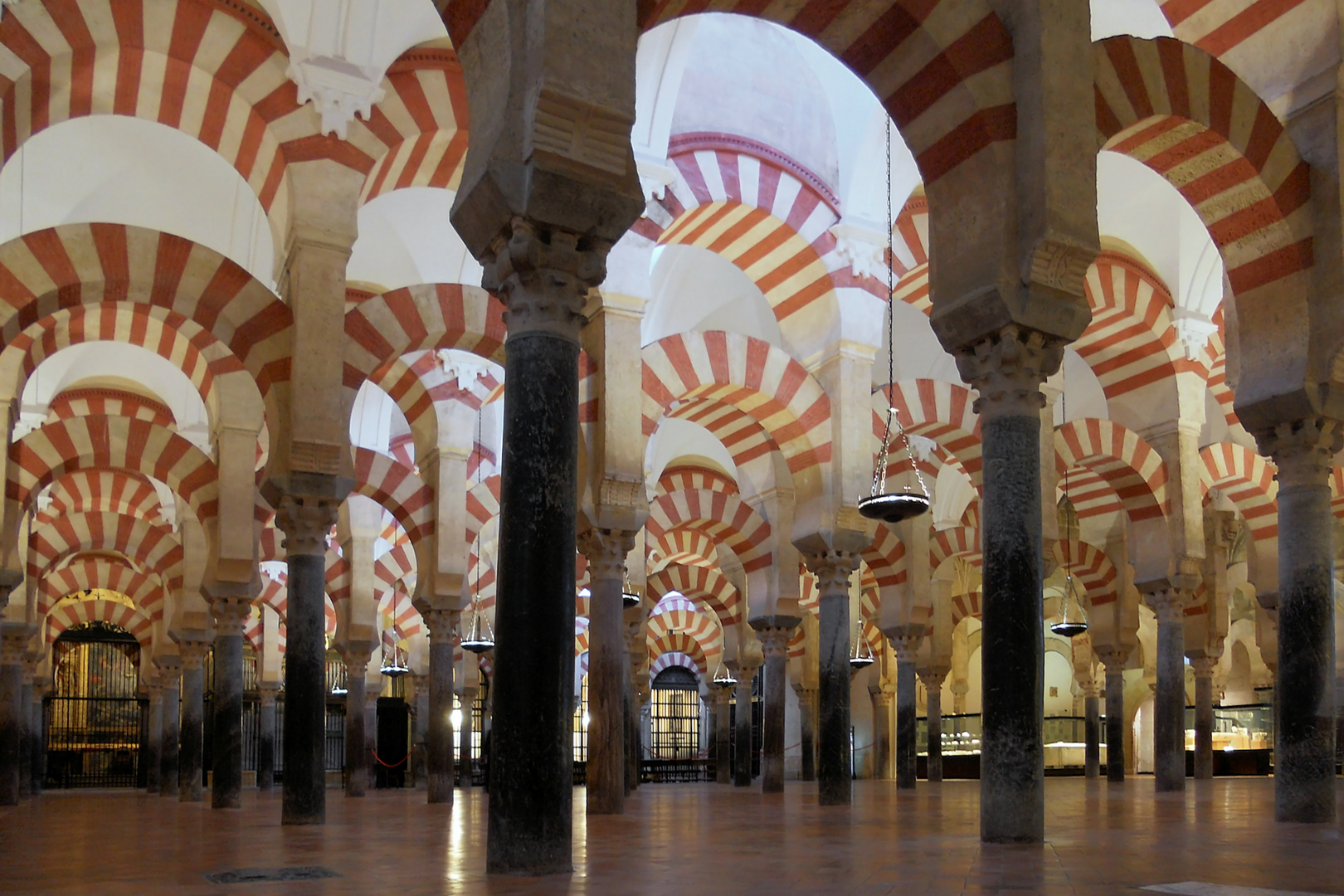 Im Säulenwald der Mezquita-Catedral de Córdoba