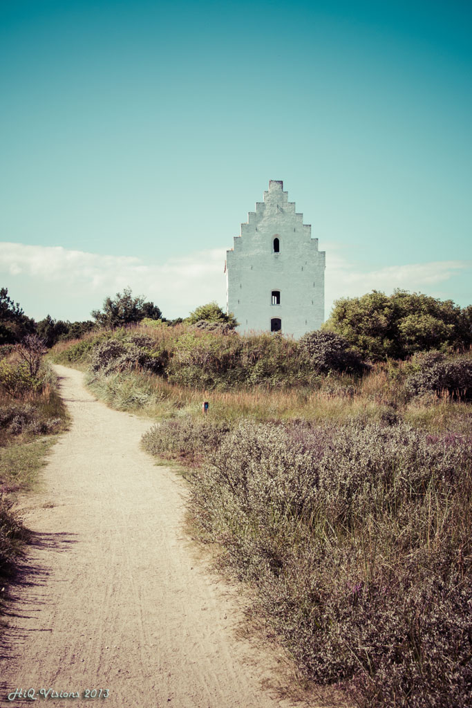 Im Sand versunkene Kirche 2