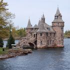 Im Sankt Lorenzstrom liegt die Insel Boldt´s Castle mit Generatorenhaus