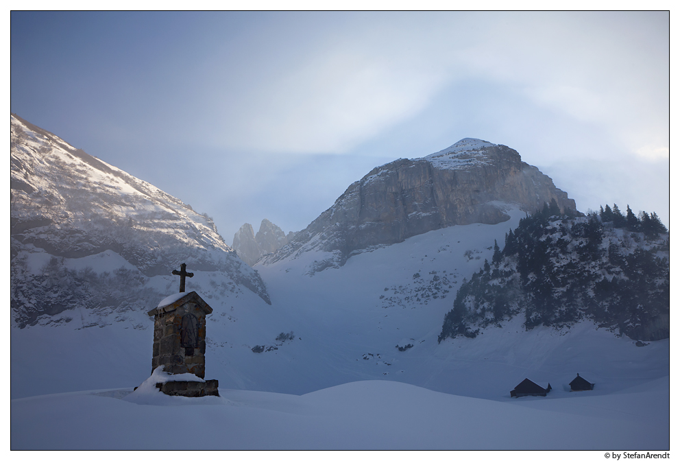 Im Schatten der Berge