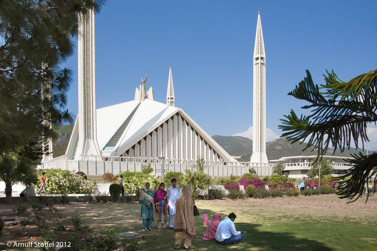 Im Schatten der Faisal Moschee - Islamabad