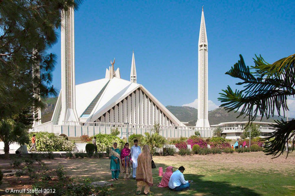 Im Schatten der Faisal Moschee - Islamabad